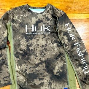 Huk Camo Youth M Fishing Shirt